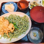 バハティー板花 - あだち菜うどんセット(850円)
