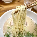 麺謹製3L's - とんこつらーめん（麺リフト）