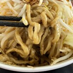 ラーメン もっけだの - 2023.3.1～期間限定『青唐味噌まぜそばニンニク野菜マシマシ』の麺