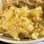 ラーメン もっけだの - 2023.3.1～期間限定『青唐味噌まぜそばニンニク野菜マシマシ』のニンニク