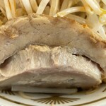 ラーメン もっけだの - 2023.3.1～期間限定『青唐味噌まぜそばニンニク野菜マシマシ』の豚