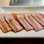 タレ焼肉、塩ホルモン。まるきん食堂 - 