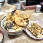 豊野丼 - 黄金丼¥1300、牡蠣¥600、味噌汁¥100