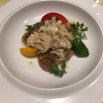 マッシュルーム - アミューズ：カジキマグロとハナビラタケのカルパッチョ。ちょっとだけ"のれそれ"添え(見えないけど)