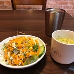 インド・ネパール料理 ナンカレー - サラダとスープもついてます