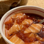 かつ巳 - いくらとサーモンの醤油漬け