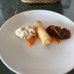 イスタンブール・サライ - 前菜(左:レンズ豆のペースト　中:チーズの春巻　右:ニンニクとトマトと挽肉の和物)