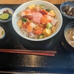 Nihonshu Hotaru - 海鮮丼　900円