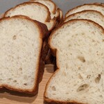 ベッカライ ビオブロート - トーストブロート（カット）