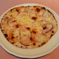 La Terrazza SABATINI - エビと赤玉ねぎ、ンドゥイヤ、モッツアレラのピッツァビアンカ