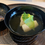 赤坂 渡なべ - お椀：帆立のしんじょ　筍 こちらも春を感じるお椀。帆立の存在感があるしんじょ、好きだな～。