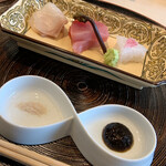 赤坂 渡なべ - お造り：アオリイカ、石鯛、メジマグロ どれも鮮度がいい。藻塩と海苔醤油？でいただきます。