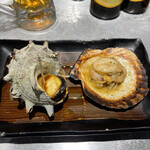 焼はまぐりstand - サザエのつぼ焼きとホタテのガーリックバター