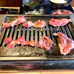 yakinikuhorumonshimmyouseinikuten - 肉焼き