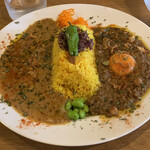CURRY TO GALLERY - バターチキンとキーマのあいがけカレー