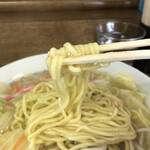 Gyouza Ramen Tsutaya - 以前と色は変わりませんが、麺の形状が変わったような気がします。