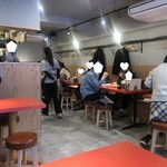 ぎょうざの一休 - 店内