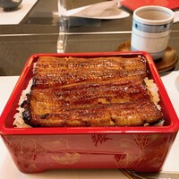 満寿家 - 特上鰻重は鰻とご飯、共にボリューム満点