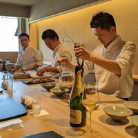 ひがしやま 司 - 奥からソムリエの本郷さん、オーナーシェフの宮下さん、若手のホープ楠さん