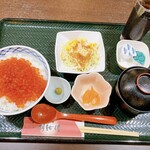 いくら丼 旨い魚と肴 北の幸 釧路港 - いくら丼定食（大）