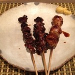 くおくお。 - こころのこりの炭火串焼き（3本）→2本、自家製つくね