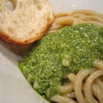 つけ麺 五ノ神製作所 - バジルのソースがかかって。
      
      途中で麺と絡めてつけ汁へ。
      
      
      