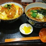 青山 がらり - 満腹セット ¥1,300　かつ丼とかけ蕎麦　満腹デス