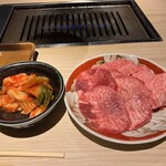 焼肉あらた - キムチ450円、タン塩1180、和牛カルビ1450円