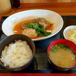 井乃うえ - 煮魚 子持ちカレイ定食 (税込)800円 (2023.03.11)