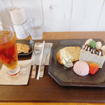 Mugi cafe - ケーキプレート(チョコバナナシフォン¥300+¥300)+紅茶(ICE)¥400(ケーキプレートの場合¥50引き)