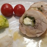 キッチン ブルー グローブ - ガランティーヌの中身はチーズでした！