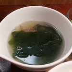 キッチン ブルー グローブ - わかめスープのアップ