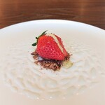 Ai’S - ・アミューズ：苺とフォアグラパテの一口サンド