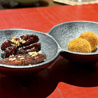 4000 Chinese Restaurant - マカダミアナッツスパイス和え、ピーカンナッツあめ炊き