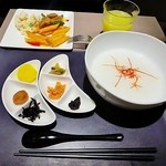 JR東日本ホテルメッツ - 朝食は３種類から選択出来る（この日は中国粥セットを選択）