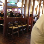 彰膳 - テーブル席。