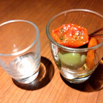 ボッテガ - 突き出しのドライトマトとオリーブ