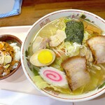 あめ家食堂 - 五目そば630円＋ピリ辛そぼろ丼250円