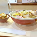 あめ家食堂 - 横から