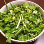 えにし - 春菊と水菜のサラダ￥570　2023.3.6