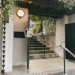 ル ジャルダン グルマン - 途中にある玄関