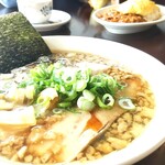 カリーと肴 ミスターNO - 中華そば(￥710)。煮干しだしそばと間違えたかもしれませんが、一応こちらの表記で！