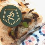 どう屋 - 塩こんぶ&えだ豆(￥250)。枝豆入りのおにぎりは初めてでした。