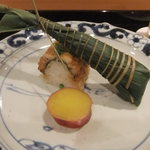 壽山 - 2013/07　鱧寿司　ちまきの中はチップすし　