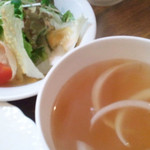 西洋料理杉山亭 - ランチのサラダとスープ
