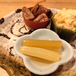 Yodoyabashi HANA - 鶏肝　ポテサラ　セロリ土佐煮
