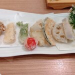 すしと天ぷら とろ一 - 野菜天ぷら盛り合わせ(1240円)