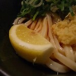 赤坂麺通団 - カットレモン