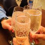 uoni - 乾杯のシャンパン