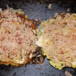 つる家 - 豚玉=700円、ネギ焼き=1150円。仕上げ済